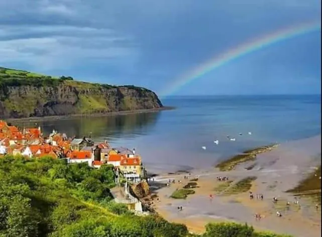 Falconhurst Robin Hood's Bay 0*,